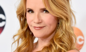Lea Thompson Net Worth